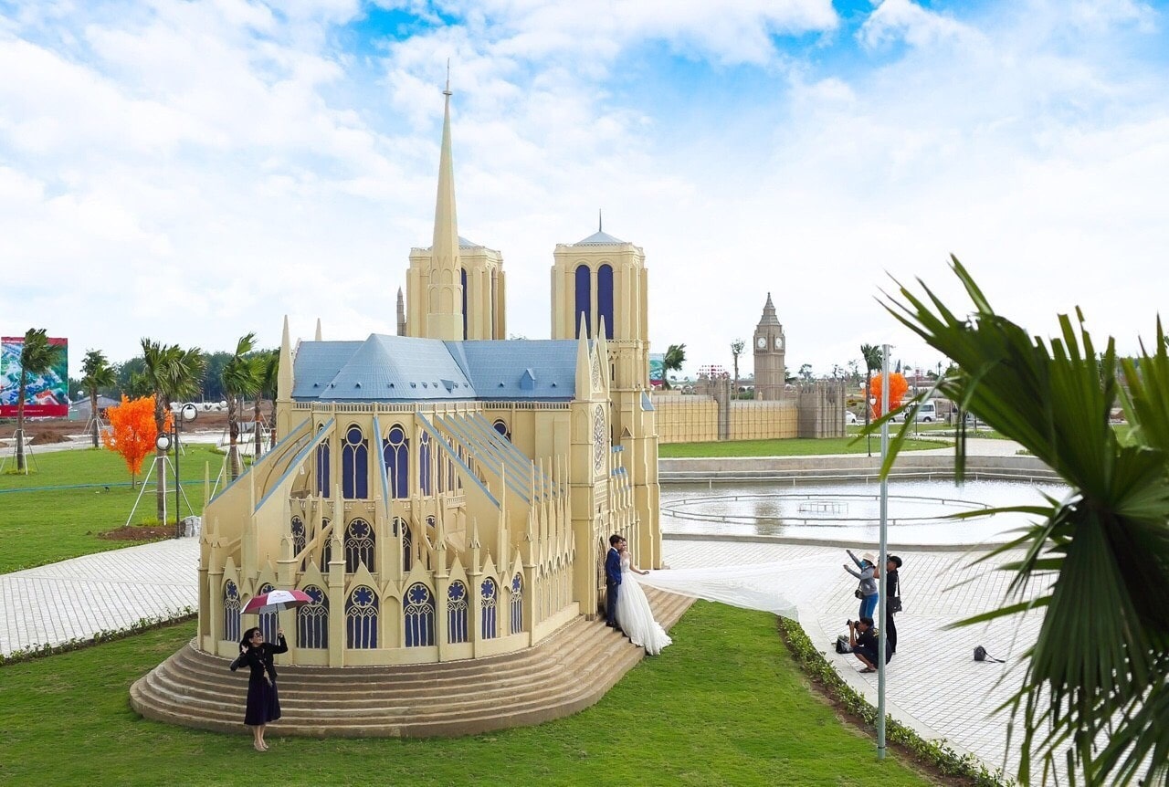 hang-ngan-khach-hang-da-tham-gia-du-le-mo-ban-cat-tuong-phu-hung-dot-6-va-qua-nua-da-moc-hau-bao